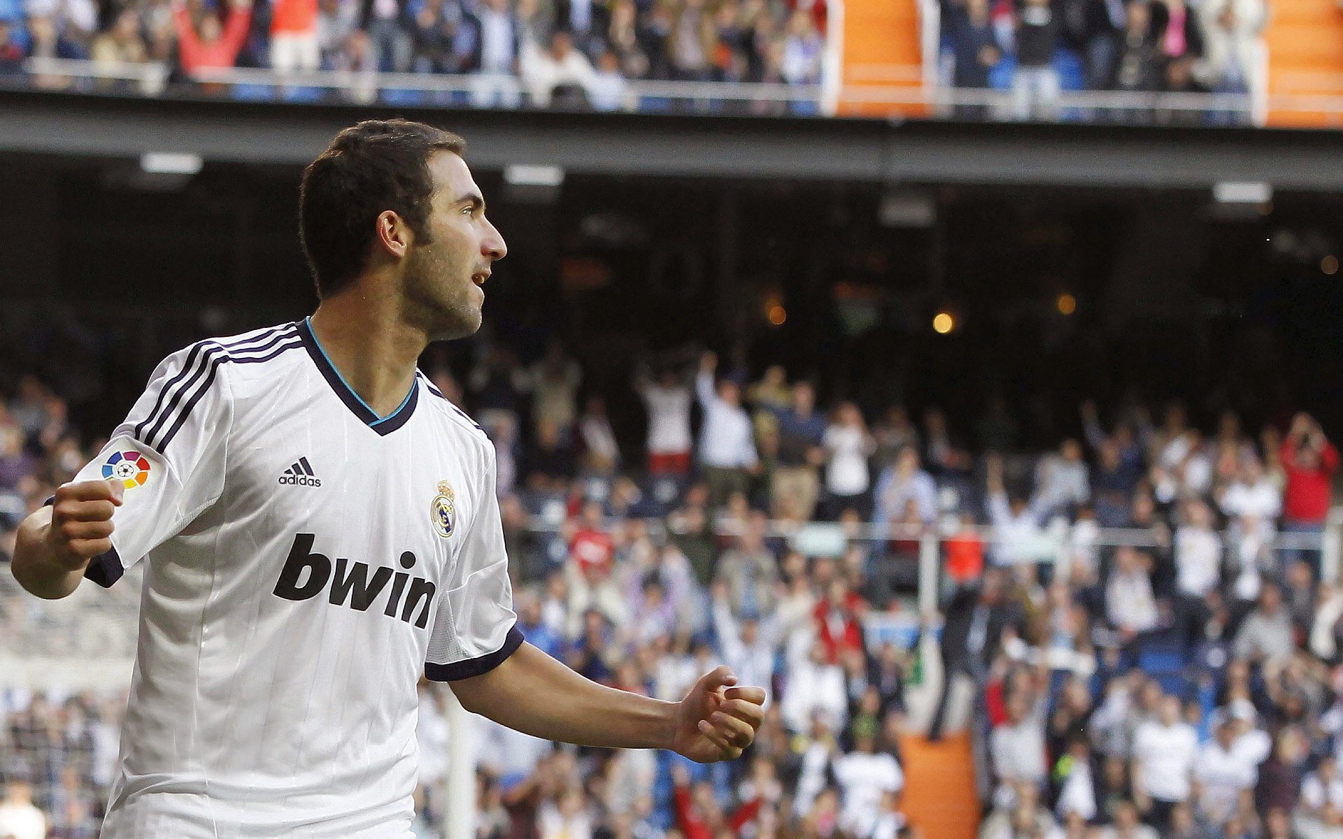 传奇谢幕，足球巨星李明退役仪式感动万千球